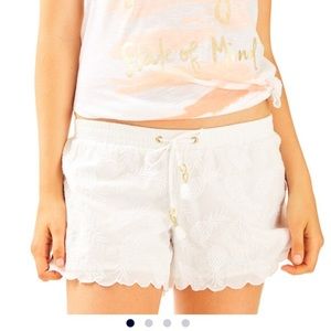 Lilly Pulitzer scalloped shorts size small
